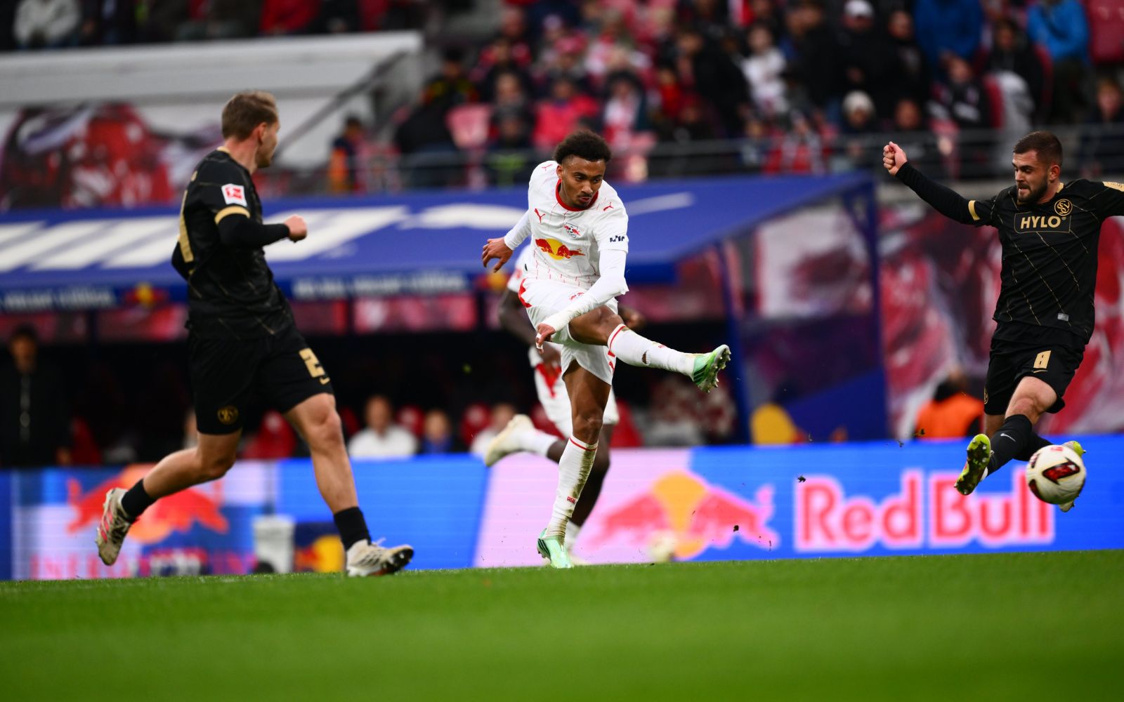Bundesliga (J7) : Dortmund prend la tête, Leipzig cartonne