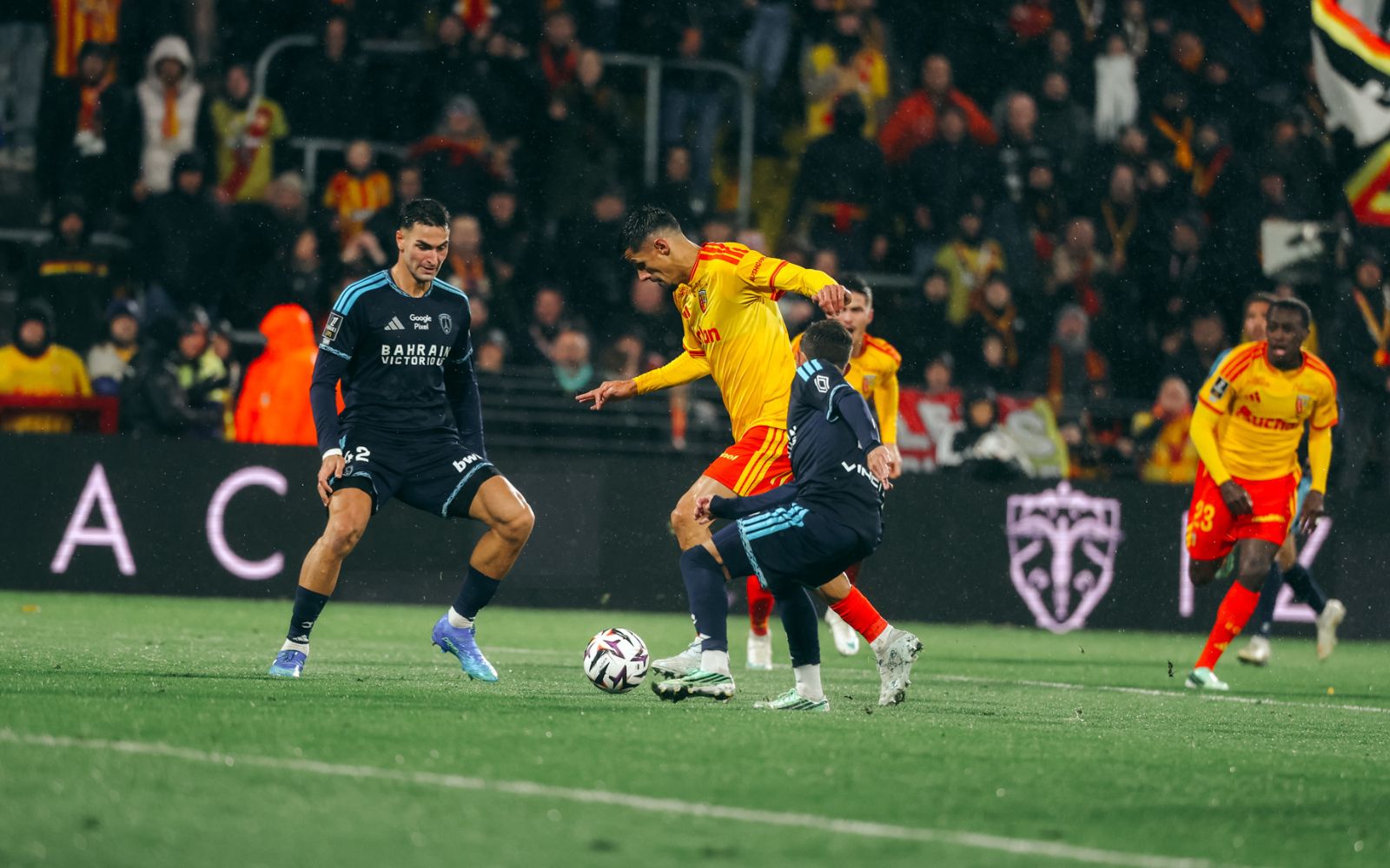 Ligue 1 (J8) : Lens renverse le Paris FC
