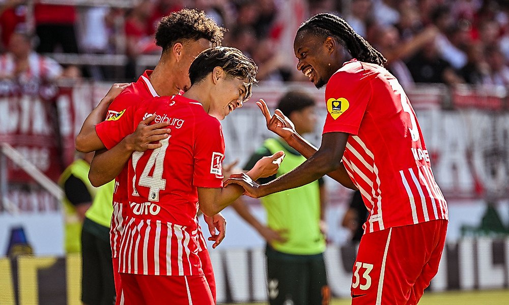 Bundesliga : Suzuki illumine Freiburg, Schalke rate son retour