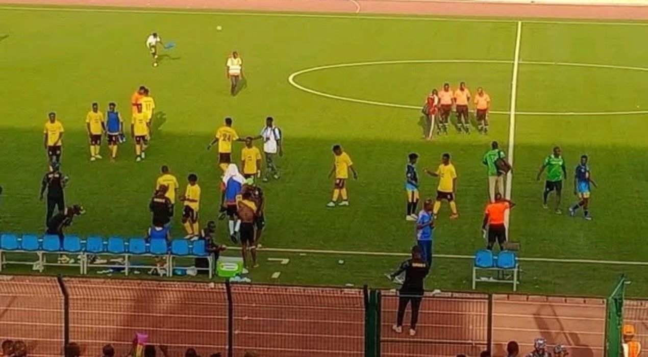 Panthères FC 0-0 Dynamo de Parakou : L’action qui a fait suspendre l’arbitre (vidéo)