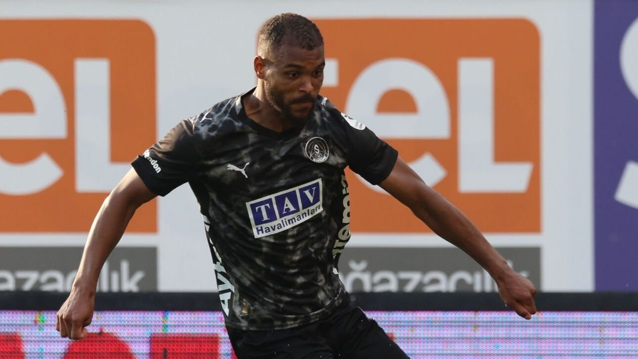 Steve Mounié : Mauvaise nouvelle pour le capitaine des Guépards du Bénin