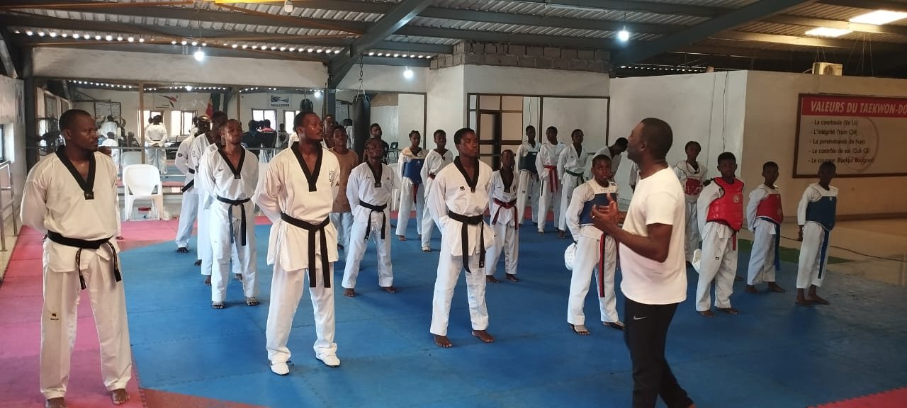 Au Bénin, la fédération de Taekwondo recycle ses pratiquants en arbitrage