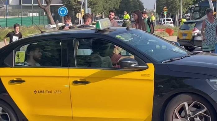 Au Barça, une nouvelle recrue agite la toile après son arrivée à l’entraînement en taxi