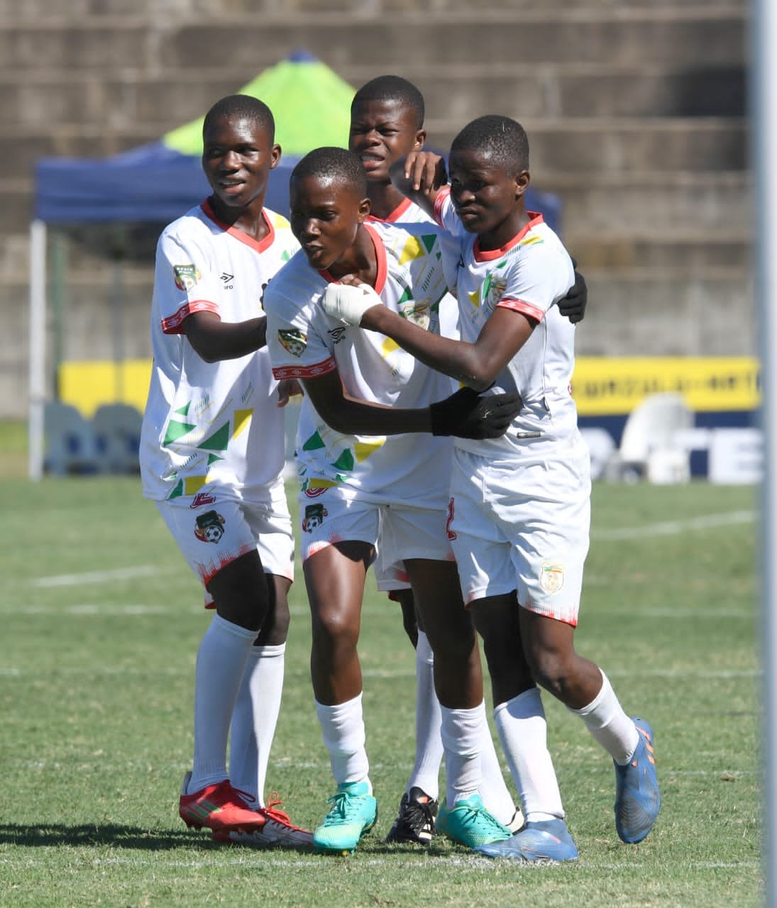 Championnat Africain de football scolaire 2023 : Les garçons du CEG Sainte Rita se relancent avec 3 précieux points