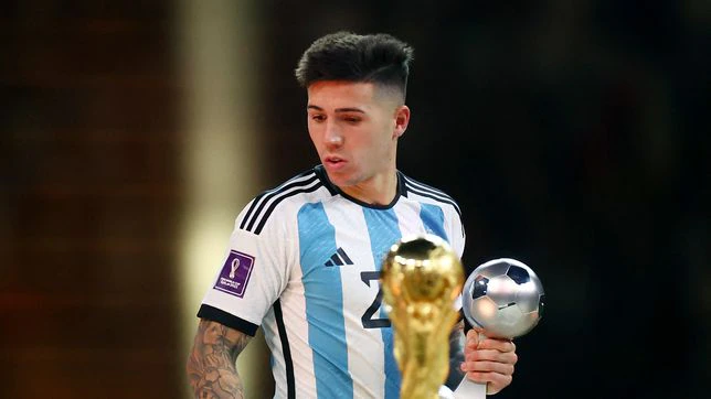 Mercato : Champion du monde en titre, Enzo Fernandez réagi à son transfert record à Chelsea FC