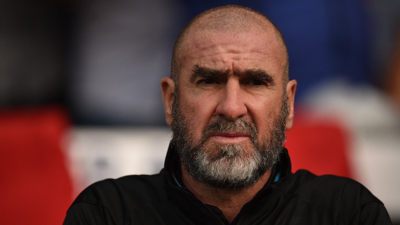 Eric Cantona tacle grossièrement Cristiano Ronaldo