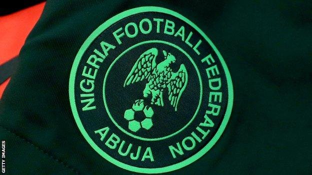 Au Nigéria, le gouvernement met une énorme pression sur le président de la fédération de football