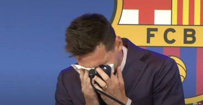 Conférence de presse : Lionel Messi en larmes (Vidéo)