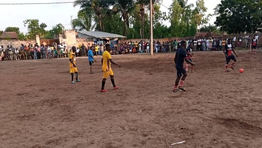 Tournoi à “Quatre” : Constant Houndji occupe les jeunes vacanciers.