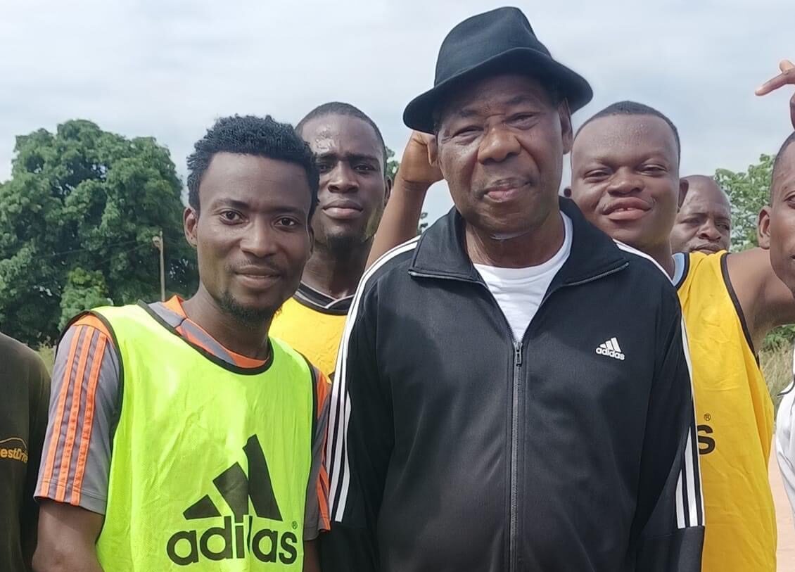 Au Bénin, l’ancien président Boni Yayi fait parler ses talents de footballeur sur un terrain (Vidéo)